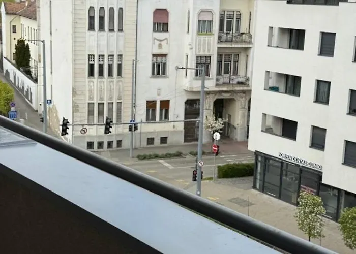 Bajcsy Corner Free Parking Апартаменты *